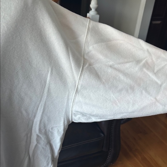 American Eagle Outfitters Classic White Crewneck Sweater - Picture 3 of 6